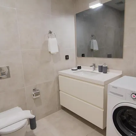 Cozy Retreat Stylish 2br Apt Apartment *